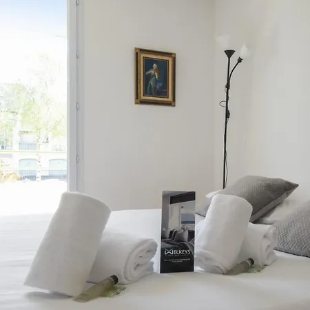 Nice Flat With Balcony And Parking In - Welkeys Lägenhet
