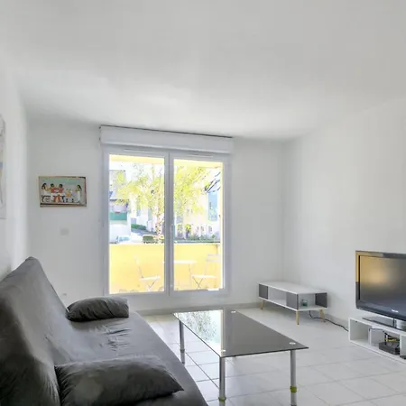 Nice Flat With Balcony And Parking In - Welkeys Lägenhet