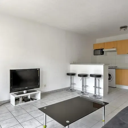 Nice Flat With Balcony And Parking In - Welkeys 公寓 *